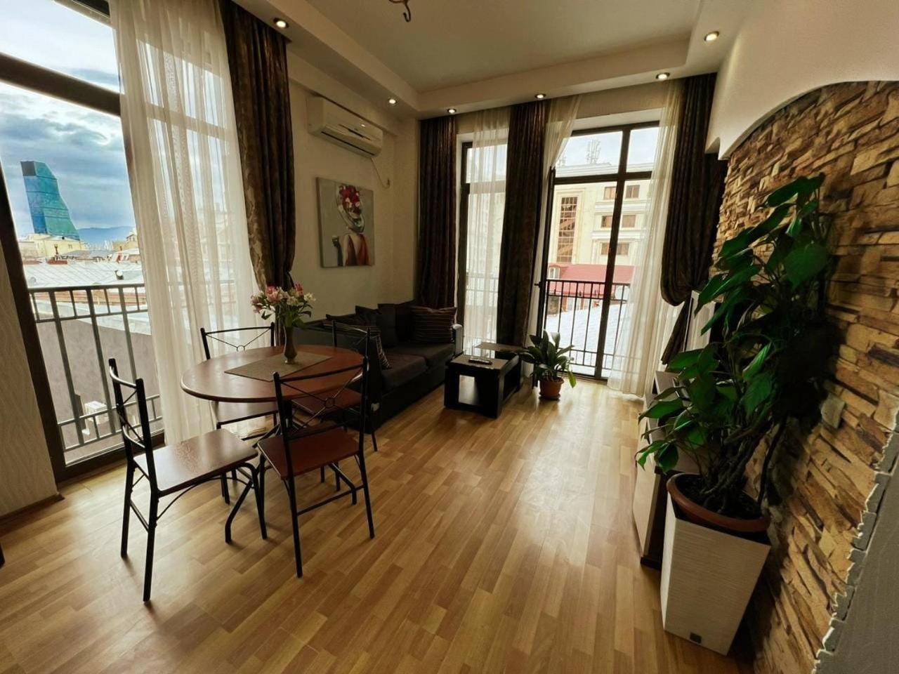 טביליסי Cozy Apartment In The City Center Mtatsminda מראה חיצוני תמונה