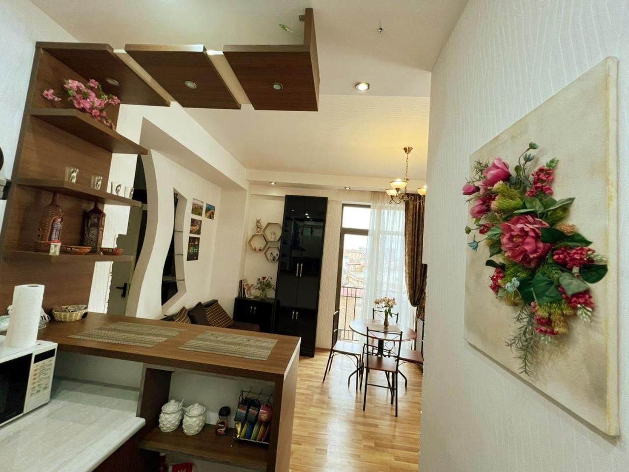 טביליסי Cozy Apartment In The City Center Mtatsminda מראה חיצוני תמונה