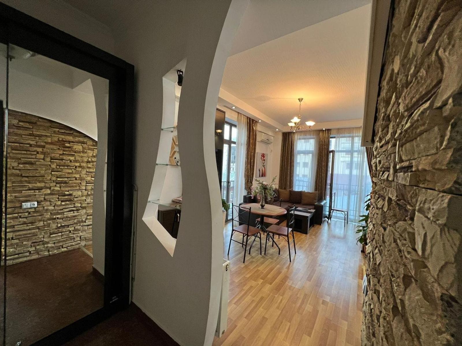 טביליסי Cozy Apartment In The City Center Mtatsminda מראה חיצוני תמונה