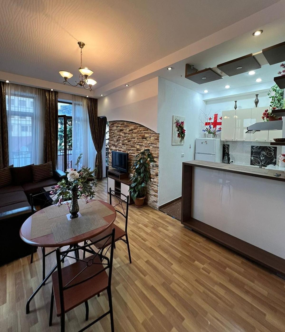 טביליסי Cozy Apartment In The City Center Mtatsminda מראה חיצוני תמונה