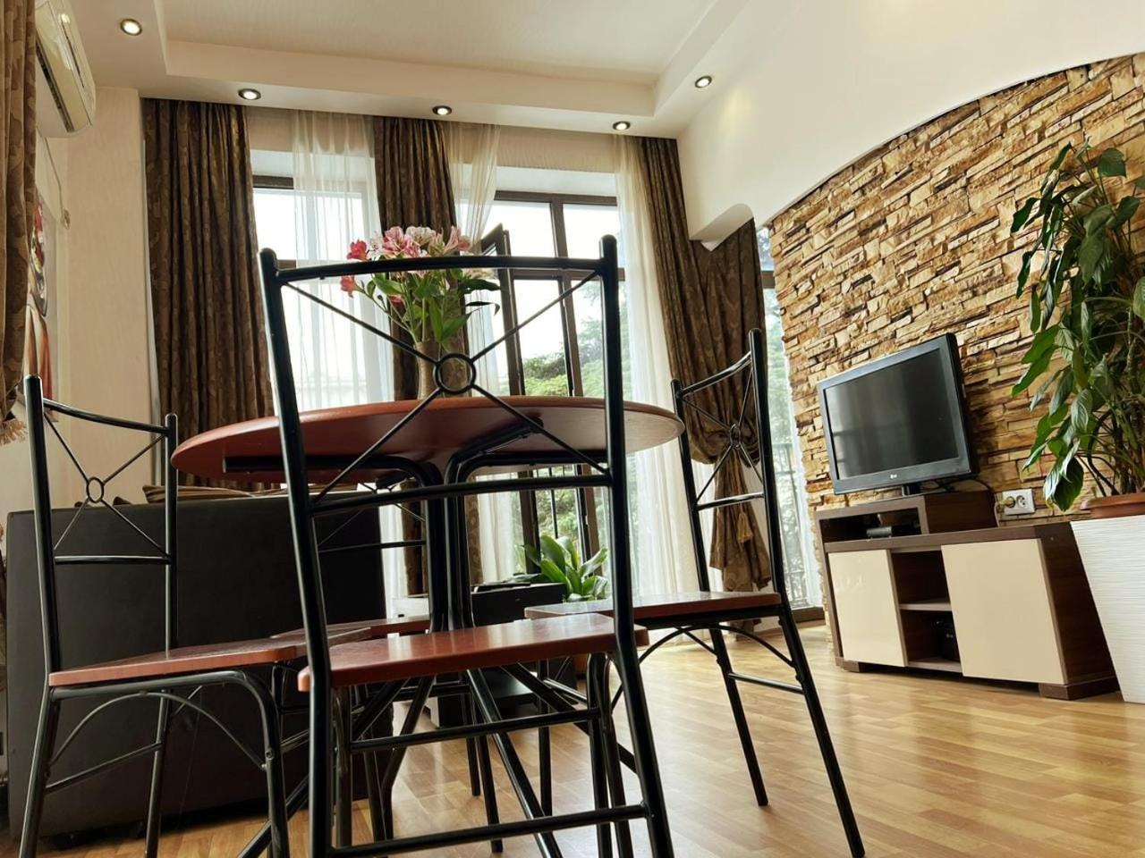 טביליסי Cozy Apartment In The City Center Mtatsminda מראה חיצוני תמונה