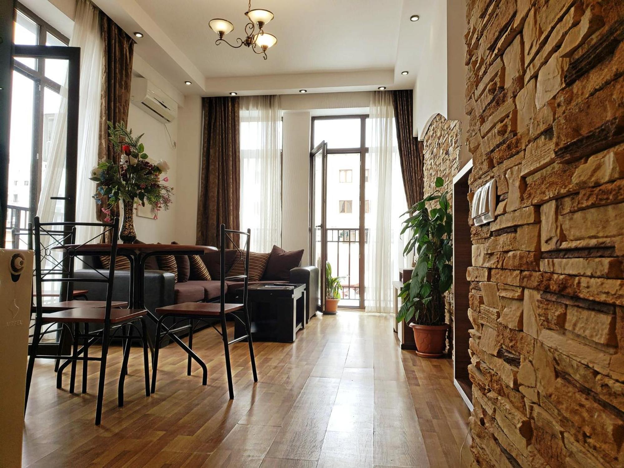 טביליסי Cozy Apartment In The City Center Mtatsminda מראה חיצוני תמונה