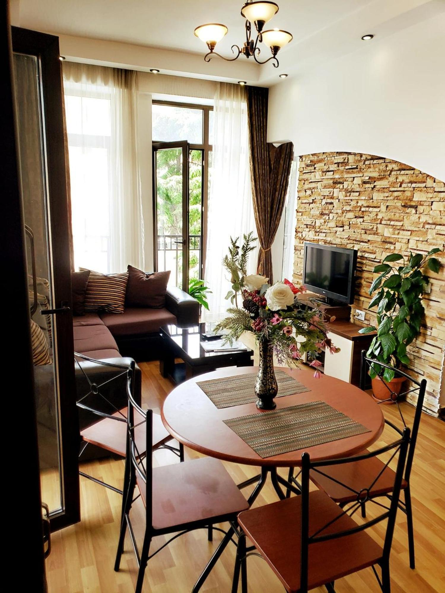 טביליסי Cozy Apartment In The City Center Mtatsminda מראה חיצוני תמונה
