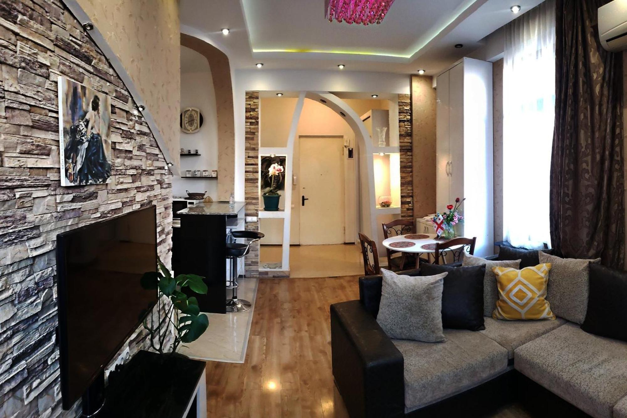 טביליסי Cozy Apartment In The City Center Mtatsminda מראה חיצוני תמונה